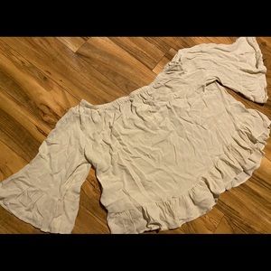 Cute Off The Shoulder Shirt🌞